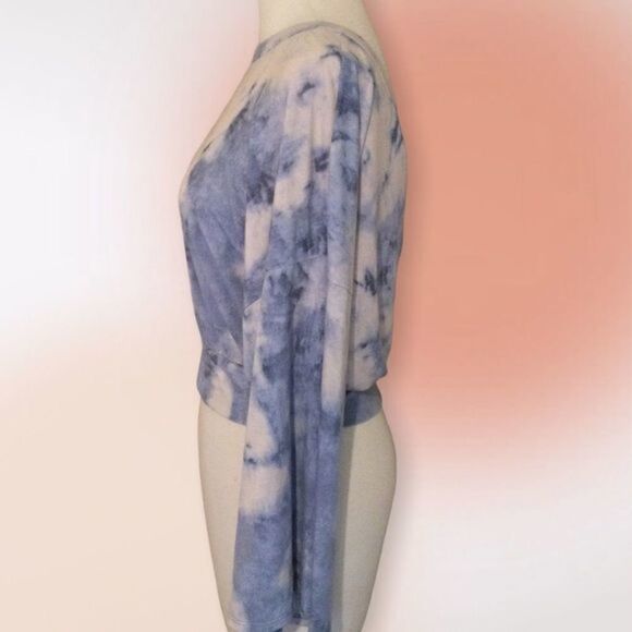 Lulu’s Blue And Ivory Tie Dye Open Back Reversible Long Sleeve Crop Top… - Picture 6 of 14